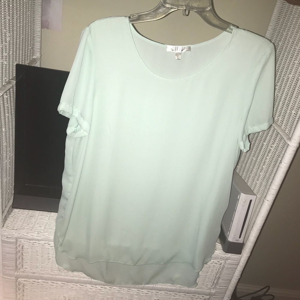 Cute flowy top!